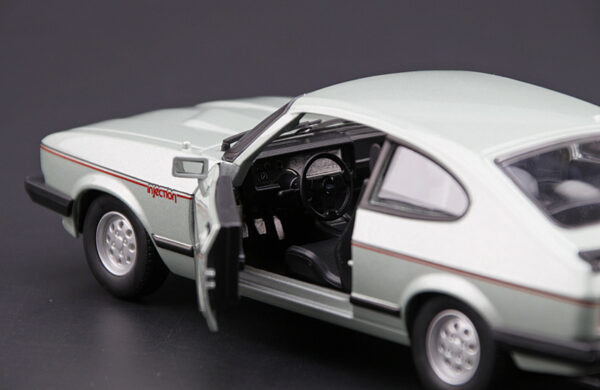 Alloy Car Model 1982 Ford Capri Classic Car Simulation Car Model Toy Ornaments - Image 4